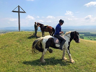 At the cross on the hill on the advanced horseback riding path